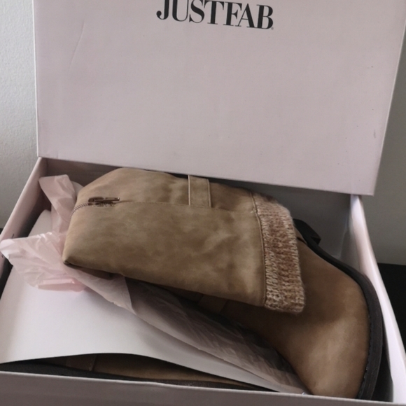 Women's Boots - Picture 3 of 3